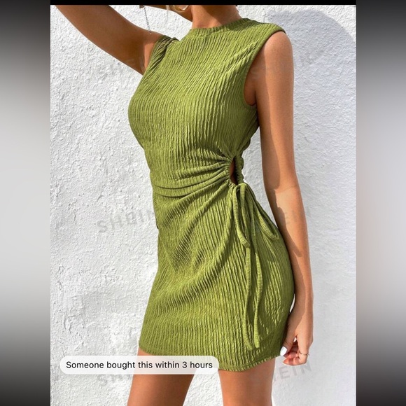 Green textured dress - Picture 3 of 4